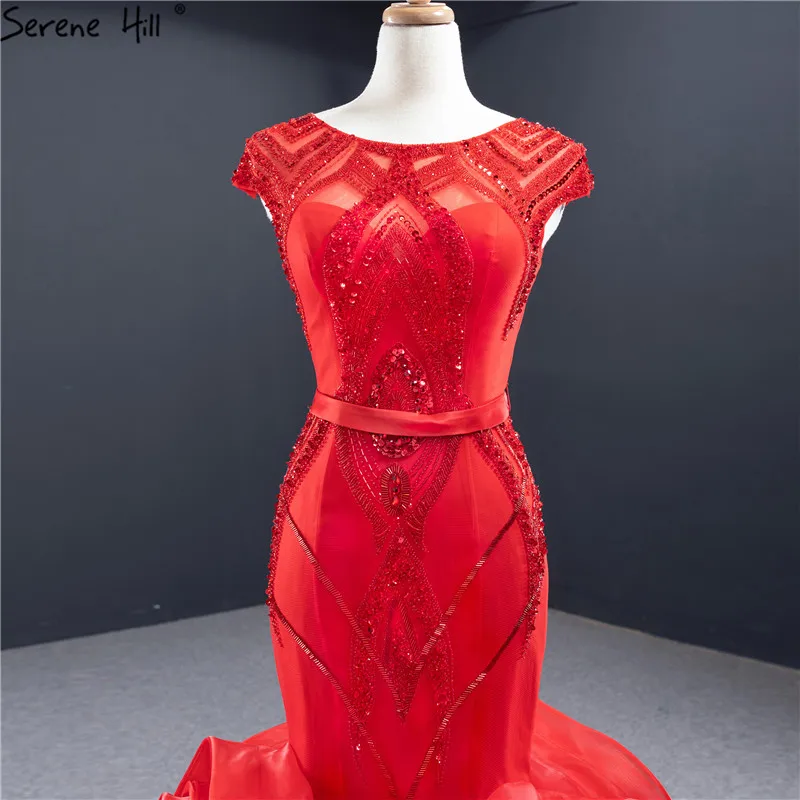 Секси Сватбени рокли с кръгло деколте в стил на червения Русалка 2023, Сватбени рокли без ръкави, бродирани с мъниста и пайети, Serene Hill HM669262
