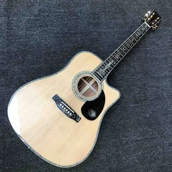 Акустична китара с вырезанным на поръчка горна част от плътен смърч KOA от обратната страна