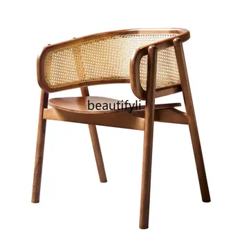 Трапезария стол от масивно дърво в скандинавски модерен минималистичен стил с подлакътник от ратан, стол с облегалка, маса за хранене, стол за начална дневна